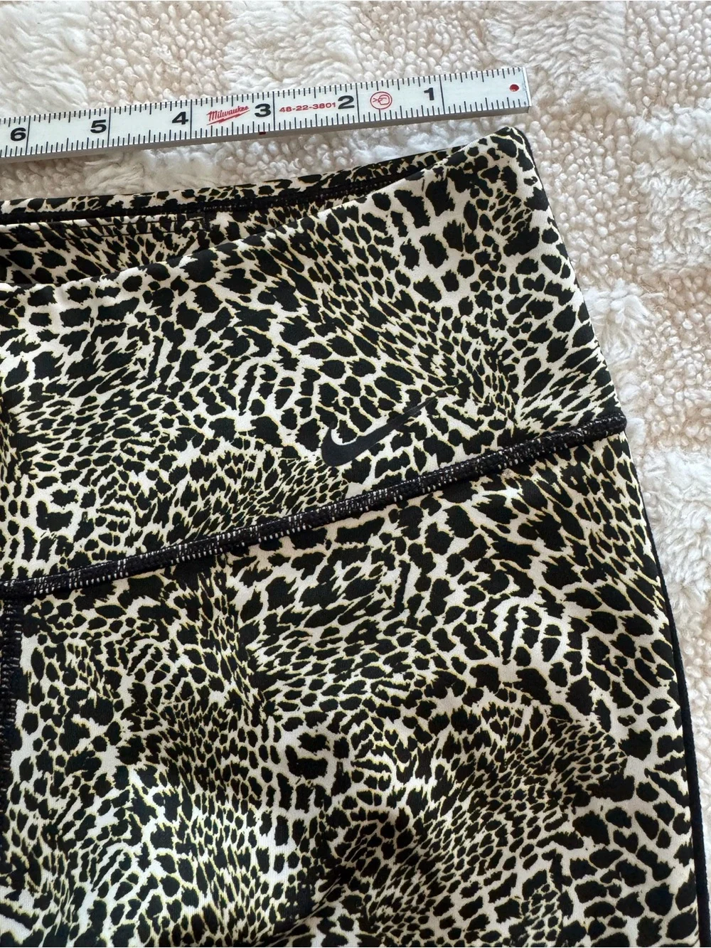 Woman’s Nike One Dri-FIT Leopard Print 7/8 Leggings M